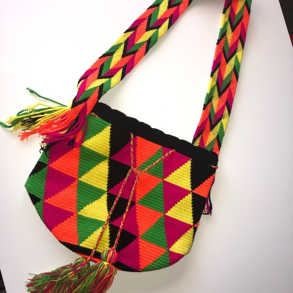 Authentic Handmade Colombian Wayuu Handbag - Picture 2 of 4